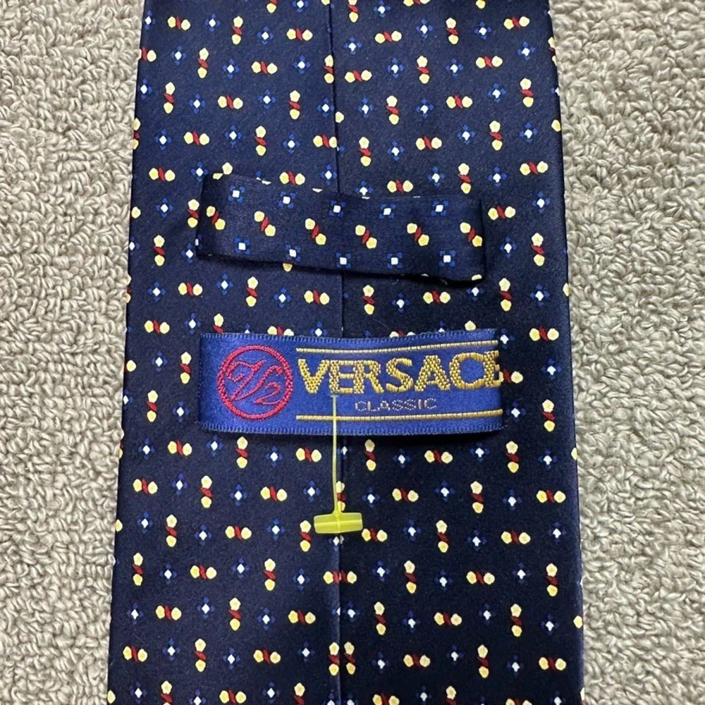 Versace Classic V2 Mens Silk Tie Navy Blue Geometric Medusa Logo Made in Italy